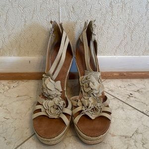 Like-New Zigi Soho Tan Platform Wedges